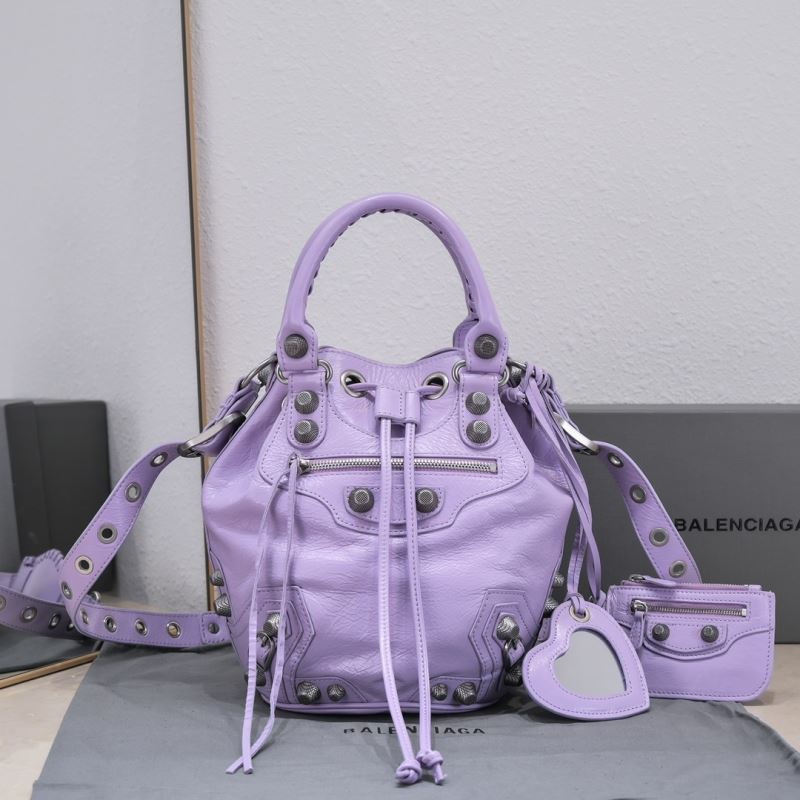 Ba*len*cia*ga bucket bags